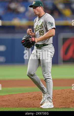 Petersburg, FL : Mason Miller (19 ans), lanceur d'Oakland Athletics, célèbre sa victoire après un match de la MLB contre les Rays de Tampa Bay le mardi 2 mai 202 Banque D'Images