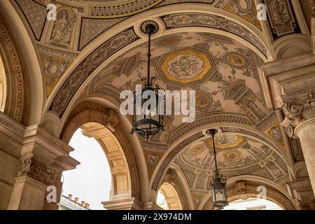 Opéra d'État à Budapest en mai 2023. Photo de haute qualité Banque D'Images