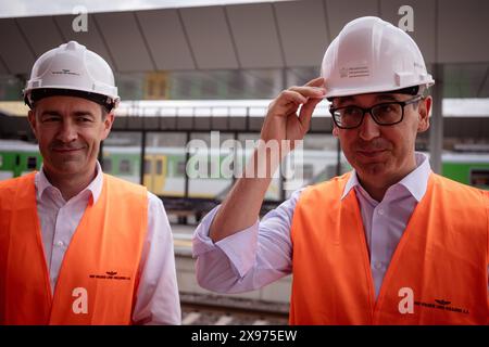 Varsovie, province de Mazovie, Pologne. 29 mai 2024. De gauche à droite : le président du conseil d'administration de PKP PLK Piotr Wyborski, le ministre de l'infrastructure Dariusz Klimczak lors d'une conférence de presse conjointe à la gare de Warszawa Zachodnia sur le thème du développement ferroviaire en Pologne. (Crédit image : © Maciek Jazwiecki/ZUMA Press Wire) USAGE ÉDITORIAL SEULEMENT! Non destiné à UN USAGE commercial ! Banque D'Images