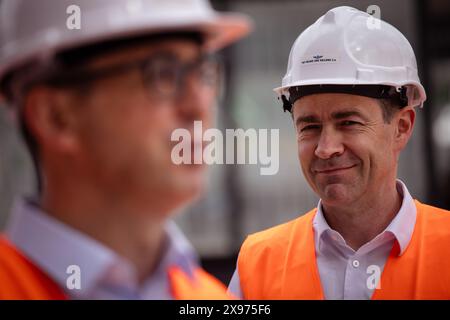 Varsovie, province de Mazovie, Pologne. 29 mai 2024. De gauche à droite : le ministre de l'infrastructure Dariusz Klimczak, président du conseil d'administration de PKP PLK Piotr Wyborski lors d'une conférence de presse conjointe à la gare de Warszawa Zachodnia sur le thème du développement ferroviaire en Pologne. (Crédit image : © Maciek Jazwiecki/ZUMA Press Wire) USAGE ÉDITORIAL SEULEMENT! Non destiné à UN USAGE commercial ! Banque D'Images