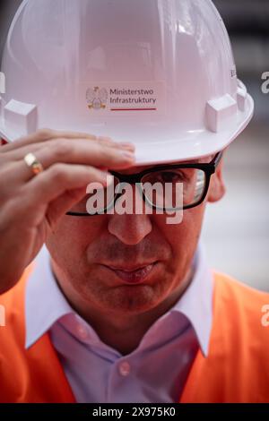 Varsovie, province de Mazovie, Pologne. 29 mai 2024. Ministre de l'infrastructure Dariusz Klimczak lors d'une conférence de presse conjointe à la gare de Warszawa Zachodnia sur le thème du développement ferroviaire en Pologne. (Crédit image : © Maciek Jazwiecki/ZUMA Press Wire) USAGE ÉDITORIAL SEULEMENT! Non destiné à UN USAGE commercial ! Banque D'Images