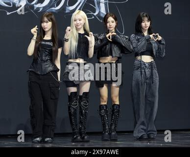 Séoul, Corée du Sud. 27 mai 2024. (De gauche à droite) le girl Group de K-Pop Easpa, Giselle, Winter, Ningning et Karina, se produit sur scène lors de la présentation médiatique du 1er album Easpa 'Armageddon' à Séoul, Corée du Sud, le 27 mai 2024. (Photo de Lee Young-ho/Sipa USA) crédit : Sipa USA/Alamy Live News Banque D'Images