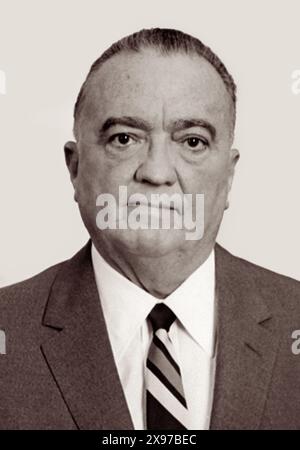 Le directeur du FBI J. Edgar Hoover (1895-1972) en septembre 1961. Hoover a été le dernier directeur du Bureau of investigation (BOI) et le premier directeur du Federal Bureau of investigation (FBI). Il a servi un total de 48 ans à la tête de la BOI et du FBI sous huit présidents. Banque D'Images