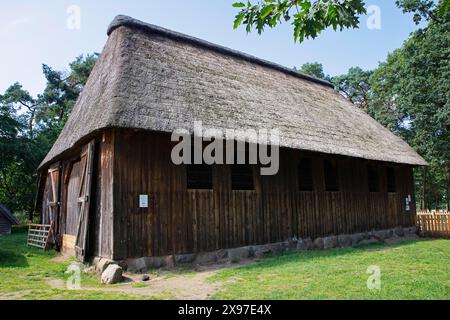 Ancienne bergerie pour Heidschnucken dans la réserve naturelle de Hoepen, dans les Heath de Lueneburg, basse-Saxe, Allemagne Banque D'Images