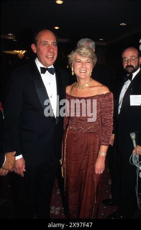 29 OCTOBRE 1994 - L9744JKEL : 10/29/94.LE GALA ITALO-AMÉRICAIN..GERALDINE FERRARO AVEC SON MARI JOHN ZACCARO. JAMES M. KELLY/ 1994(CRÉDIT IMAGE : © JAMES M. KELLY/ZUMA WIRE) USAGE ÉDITORIAL SEULEMENT! Non destiné à UN USAGE commercial ! Banque D'Images