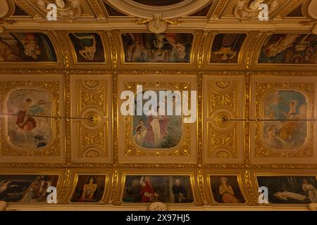 Lviv, Ukraine - 12 mai 2024 : intérieur de l'Opéra national de Lviv. Hall miroir Banque D'Images