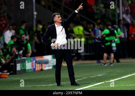 Athènes, Grèce. 29 mai 2024. Jose Luis Mendilibar entraîneur-chef de l'Olympiacos FC gestes lors du match de finale de la Conference League 2023/2024 entre l'Olympiacos FC et l'ACF Fiorentina au stade AEK Arena à Athènes (Grèce), le 29 mai 2024. Crédit : Insidefoto di andrea staccioli/Alamy Live News Banque D'Images