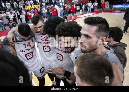 Anvers, Belgique. 29 mai 2024. Jean-Marc Mwema d'Anvers et d'autres joueurs célèbrent après avoir remporté un match de basket-ball entre Antwerp Giants et BC Oostende, mercredi 29 mai 2024 à Anvers, match 2 (Best of 5) de la finale belge du championnat de basket de première division 'BNXT League'. BELGA PHOTO TOM GOYVAERTS crédit : Belga News Agency/Alamy Live News Banque D'Images