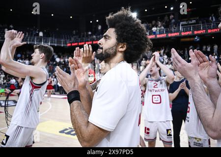 Anvers, Belgique. 29 mai 2024. Jean-Marc Mwema d'Anvers célèbre après avoir remporté un match de basket-ball entre Antwerp Giants et BC Oostende, mercredi 29 mai 2024 à Anvers, match 2 (Best of 5) de la finale belge du championnat de paniers de première division 'BNXT League'. BELGA PHOTO TOM GOYVAERTS crédit : Belga News Agency/Alamy Live News Banque D'Images