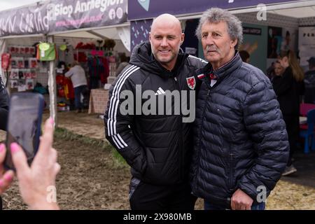 MALDWYN, PAYS DE GALLES - 29 MAI 2024 : Robert page, directeur de l'équipe nationale du pays de Galles, annonce son équipe à l'Urdd Eisteddfod à Maldwyn pour les prochains défis internationaux contre Gibraltar et la Slovaquie. (Photo par John Smith/FAW) Banque D'Images