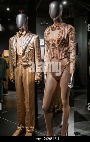 Le musée de Broadway présente des accessoires et des costumes de pièces de Broadway notables dans le quartier des théâtres, Times Square, 2024, New York City, États-Unis Banque D'Images