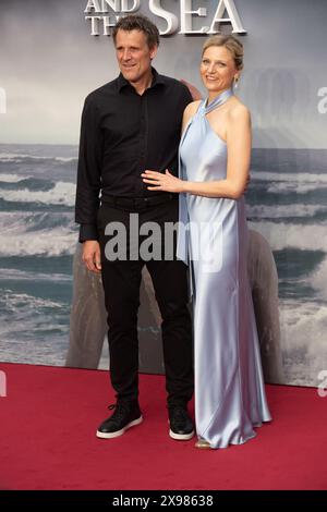 Londres, Royaume-Uni. 29 mai 2024. Sur la photo : L'ancien rameur olympique James Cracknell et son épouse Jordan Connell assistent à la projection du gala britannique de Young Woman and the Sea à Curzon Mayfair. Crédit : Justin Ng/Alamy Live News Banque D'Images