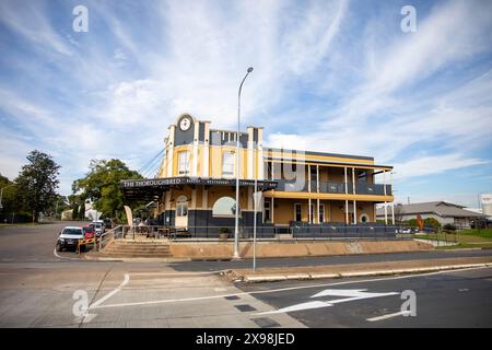 Centre-ville de Scone en Nouvelle-Galles du Sud, pub et restaurant Thoroughbred Hotel dans la capitale australienne du cheval Banque D'Images