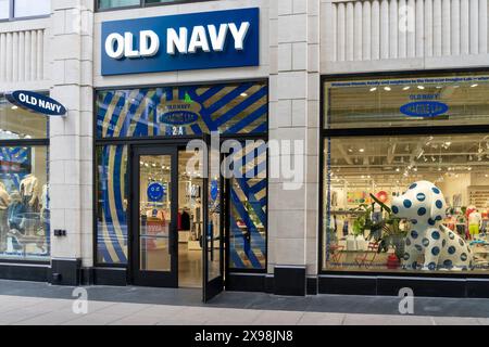 San Francisco, Californie, États-Unis - 6 juin 2023 : un magasin Old Navy Clothing à leur siège social sur Folsom St à San Francisco, États-Unis. Banque D'Images