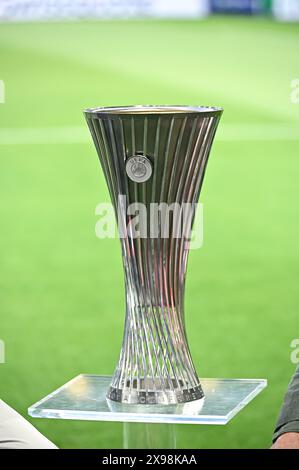 Athènes, Athènes, Grèce. 29 mai 2024. Trophée de la finale de la Ligue des conférences de l'UEFA, lors du match entre l'Olympiacos Piraeus et l'ACF Fiorentina à l'OPAP Arena le 29 mai 2024 à Athènes, en Grèce. (Crédit image : © Stefanos Kyriazis/ZUMA Press Wire) USAGE ÉDITORIAL SEULEMENT! Non destiné à UN USAGE commercial ! Banque D'Images