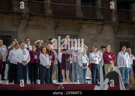 Mexiko Stadt, Mexique. 29 mai 2024. La candidate à la présidence Claudia Sheinbaum participe à son dernier rassemblement sur le Zocalo le dernier jour de campagne avant les élections législatives du 2 juin. Crédit : Jair Cabrera Torres/dpa/Alamy Live News Banque D'Images