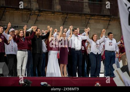 Mexiko Stadt, Mexique. 29 mai 2024. La candidate à la présidence Claudia Sheinbaum participe à son dernier rassemblement sur le Zocalo le dernier jour de campagne avant les élections législatives du 2 juin. Crédit : Jair Cabrera Torres/dpa/Alamy Live News Banque D'Images