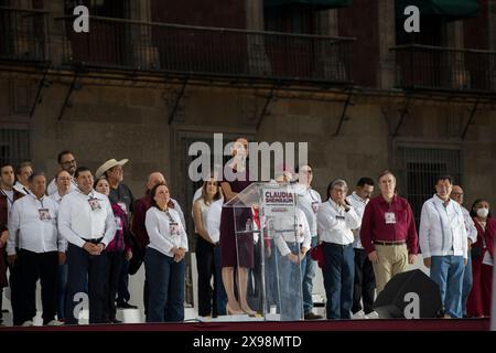 Mexiko Stadt, Mexique. 29 mai 2024. La candidate à la présidence Claudia Sheinbaum participe à son dernier rassemblement sur le Zocalo le dernier jour de campagne avant les élections législatives du 2 juin. Crédit : Jair Cabrera Torres/dpa/Alamy Live News Banque D'Images