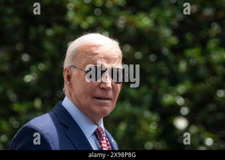 Washington, DC, États-Unis. 29 mai 2024. Le président des États-Unis Joe Biden sort de la Maison Blanche avant d'embarquer sur Marine One à Washington, DC, États-Unis, le mercredi 29 mai, 2024. mardi, la Maison Blanche a déclaré qu'une frappe israélienne sur un campement à Rafah, qui avait fait des dizaines de morts, était dévastatrice mais n'obligerait pas le Président Joe Biden à geler d'autres livraisons d'armes à destination du pays. Crédit : Al Drago/Pool via CNP/dpa/Alamy Live News Banque D'Images