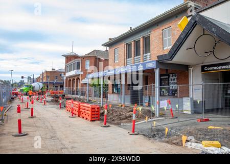 Centre-ville de Scone, ville dans la région de Hunter en Nouvelle-Galles du Sud avec des travaux de modernisation de construction de centre-ville, Nouvelle-Galles du Sud, Australie Banque D'Images