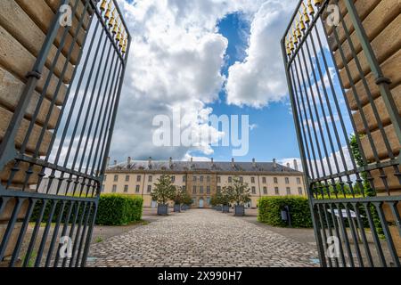 Entrée aux CNCS : Centre National du costume et de la scène (i.e. Centre National du costume et du Design théâtral), Moulins, France Banque D'Images