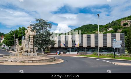 Vue extérieure de la mairie de Royat, commune située dans le département français du Puy-de-Dôme, en région Auvergne-Rhône-Alpes Banque D'Images