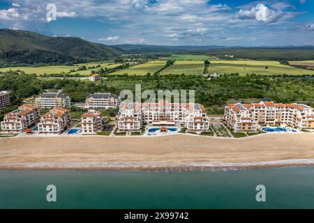 Vue aérienne à une station balnéaire Obzor sur la mer Noire en Bulgarie Banque D'Images