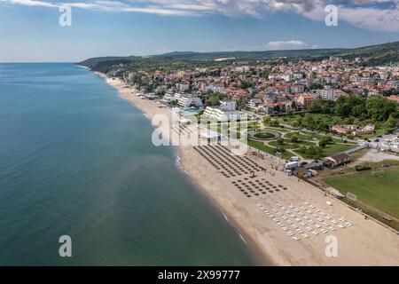 Vue aérienne à une station balnéaire Obzor sur la mer Noire en Bulgarie Banque D'Images