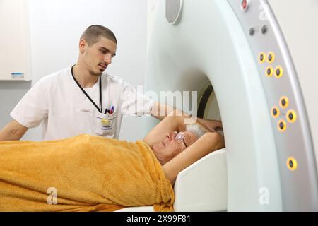 PET-CT Siemens Biograph, appareil combiné pour la tomographie par émission de positons PET et la tomographie par ordinateur à rayons X CT, médecine nucléaire, Hôpital Onkologikoa, Institut d'oncologie, Centre de cas pour la prévention, le diagnostic et le traitement du cancer, Donostia, Saint-Sébastien, Gipuzkoa, pays Basque, Espagne. Banque D'Images