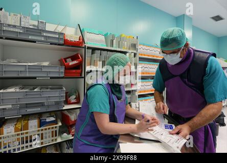 Neuroradiologie interventionnelle, salle d'opération, service de radiologie, hôpital Donostia, Saint-Sébastien, Donostia, Gipuzkoa, pays Basque, Espagne. Banque D'Images