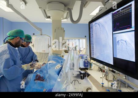 Angioplastie, pose de stent dans les artères coronaires, hémodynamique, salle d'opération, chirurgie, Hôpital Donostia, Saint-Sébastien, Gipuzkoa, pays basque, Espagne. Banque D'Images