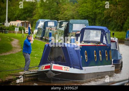 Nantwich market Town dans le Cheshire East dans le Cheshire, Angleterre. Bateaux étroits à Nantwich Marina sur le canal Shropshire Union Banque D'Images