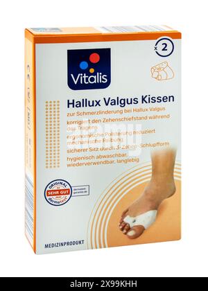 Hambourg, Allemagne - mai 25 2024 : 1 paire de tampons hallux valgus Vitalis isolés sur fond blanc Banque D'Images