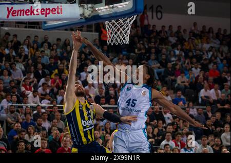 ANKARA / TURQUIE, 15 avril 2024 : match de Super League de basket-ball turque 2023-24, Fenerbahce Beko vs Turk Telekom. Banque D'Images