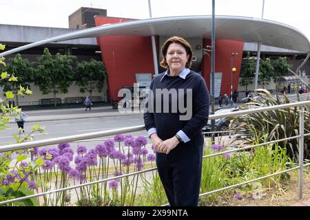 La RT Hon Dame Maria Miller, députée conservatrice de Basingstoke, est députée depuis le 5 mai 2005, photographiée dans le centre-ville, au Royaume-Uni Banque D'Images