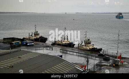 Les remorqueurs Svitzer Ferriby, Bargate et Mercurius amarrés à Dock Head dans le port de Southampton. Banque D'Images