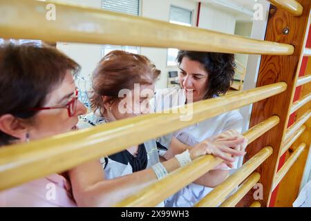 Treillis, exercice de rééducation, Rebahilitation, Hôpital Donostia, Saint-Sébastien, Gipuzkoa, pays Basque, Espagne. Banque D'Images