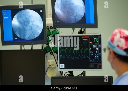 Salle d'opération pour la mise en place d'un défibrillateur. Unité de soins intensifs USI, Hôpital Donostia, Saint-Sébastien, Gipuzkoa, pays Basque, Espagne. Banque D'Images