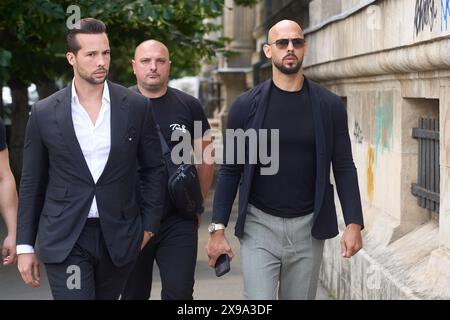 Bucarest, Roumanie. 30 mai 2024 : Andrew Tate (R) et son frère Tristan Tate (l) arrivent à la Cour d'appel de Bucarest. Crédit : Lucian Alecu/Alamy Live News Banque D'Images