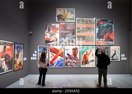 Affiches, propagande, photojournalisme et cinéma, Art et guerre civile espagnole, Josep Renau, Arturo Ballester, Helios Gómez Rodríguez, Martí Bas, Carles Fontserè, Musée National d'Art Catalan, Museu Nacional d'Art de Catalunya, MNAC, Barcelone, Espagne, Europe. Banque D'Images