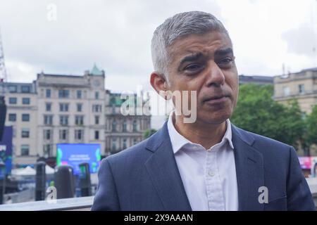 Londres, Royaume-Uni. 30 mai 2024. Le maire de Londres, Sadiq Khan, assiste à l'ouverture du Champions League Festival à Trafalgar Square . Le festival proposera des divertissements liés au football et de la musique live, car Londres devrait attirer des milliers de fans du Borussia Dortmund et du Real Madrid pour la finale de la ligue des champions à Wembley le 1er juin Banque D'Images