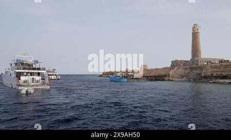 Big Brother Island, Egypte. Les Frères, ou El Akhawein, sont deux petites îles au milieu de la mer Rouge populaires auprès des plongeurs de scuab. Banque D'Images