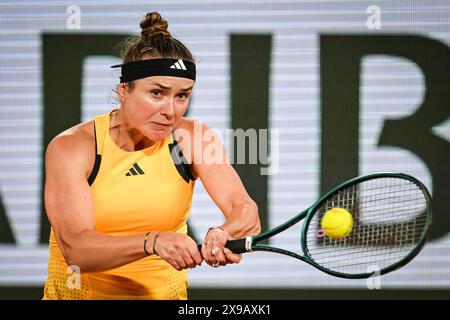 Paris, France. 30 mai 2024. Eklina SVITOLINA, de l’Ukraine, en action contre D. Parry, de France, lors de la cinquième journée de Roland-Garros 2024, Open de France 2024, tournoi de tennis du Grand Chelem au stade Roland-Garros à Paris, France. Svitolina a gagné 6:4, 7:6. (Crédit image : © Matthieu Mirville/ZUMA Press Wire) USAGE ÉDITORIAL SEULEMENT! Non destiné à UN USAGE commercial ! Banque D'Images