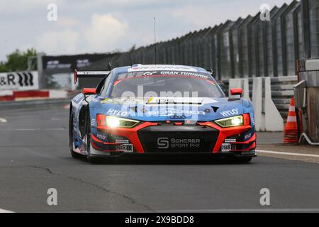 Donnerstag 30.05.2024 Frederic Verwisch (Harekbeck/bel) / Christopher Haase (Kulmbach/DEU) / Markus Winckelhock (Zdimerice/DEU) / Ricardo Feller (Boezberg/CHE), #15, Audi R8 LMS GT3 Evo II, Team 30.05.2024 : Scherer Sport PHX (DEU), in der Boxengasse Motorsport, ADAC Ravenol 24H Rennen Nuerburgring, Foerburgring, 2024.30.05.2024 Banque D'Images