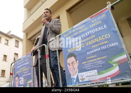 Italie, Arezzo, 30 mai 2024 : le général Roberto Vannacci lors d'un rassemblement électoral. Roberto Vannacci est candidat pour la Ligue (Lega) aux prochaines élections européennes. Photo © Daiano Cristini/Sintesi/Alamy Live News Banque D'Images