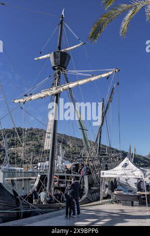 Navire historique et légendaire la Nao Victoria, ambassadeur de Corazón Andaluz, amarré au quai Alfonso XII dans la ville de Carthagène, Murcie, Espagne. Banque D'Images