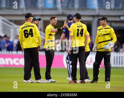 Matt Taylor du Gloucestershire célèbre le guichet de Paul Walter de l'Essex lors du match Vitality Blast T20 au Seat unique Stadium de Bristol. Date de la photo : jeudi 30 mai 2024. Banque D'Images