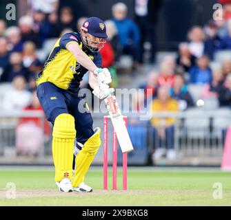 30 mai 2024 ; Emirates Old Trafford Cricket Ground, Manchester, Angleterre ; Vitality Blast T20 League Cricket, Lancashire Lightning contre Durham ; Graham Clark de Durham à la batte Banque D'Images