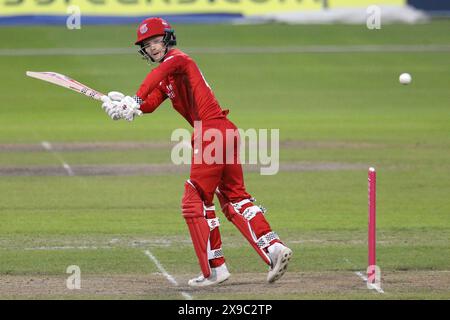 George Bell du Lancashire Lightning en action de frappe lors du Vitality T20 Blast match entre le Lancashire et le Durham County Cricket Club à Old Trafford, Manchester le jeudi 30 mai 2024. (Photo : Robert Smith | mi News) crédit : MI News & Sport /Alamy Live News Banque D'Images