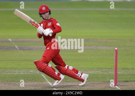 George Bell du Lancashire Lightning en action de frappe lors du Vitality T20 Blast match entre le Lancashire et le Durham County Cricket Club à Old Trafford, Manchester le jeudi 30 mai 2024. (Photo : Robert Smith | mi News) crédit : MI News & Sport /Alamy Live News Banque D'Images